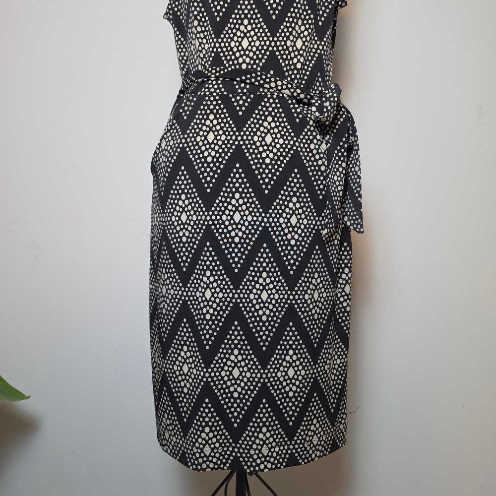 Ann Taylor Geometric Diamond Dot Print Sleeveless Belted Sheath Dress Size 10 - Picture 3 of 11